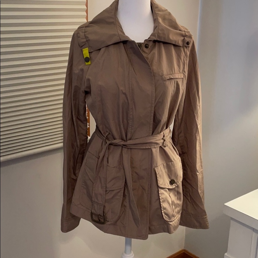 Limited lightweight trench